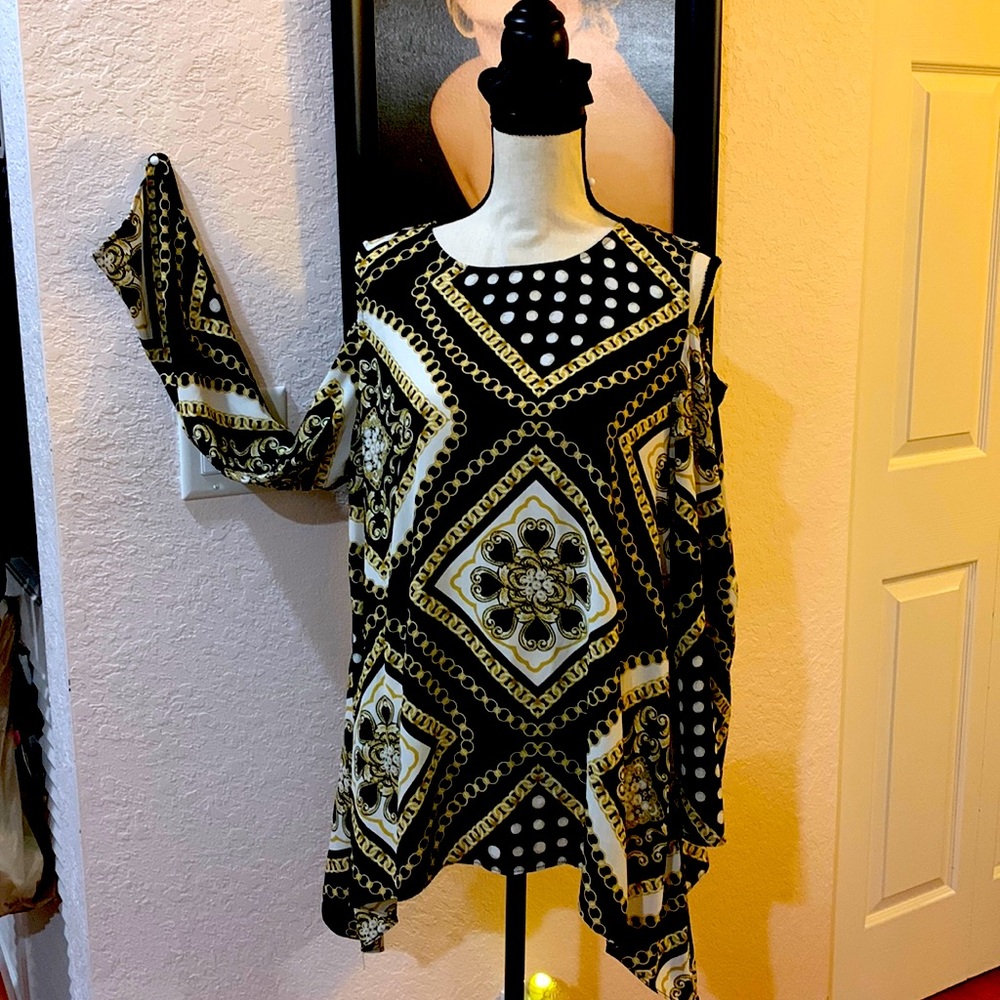 Chico’s size 2 (12/Large) Peep Shoulder Blouse